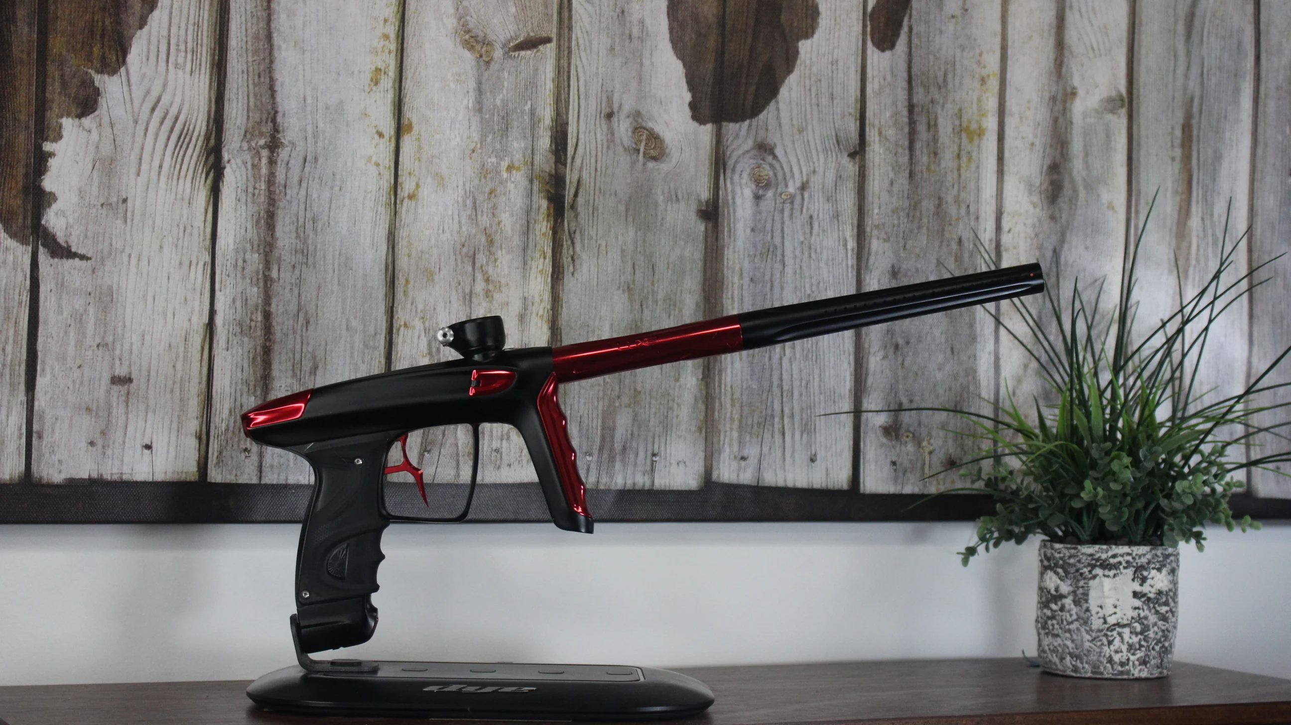 DLX Luxe TM40 - Black/Red