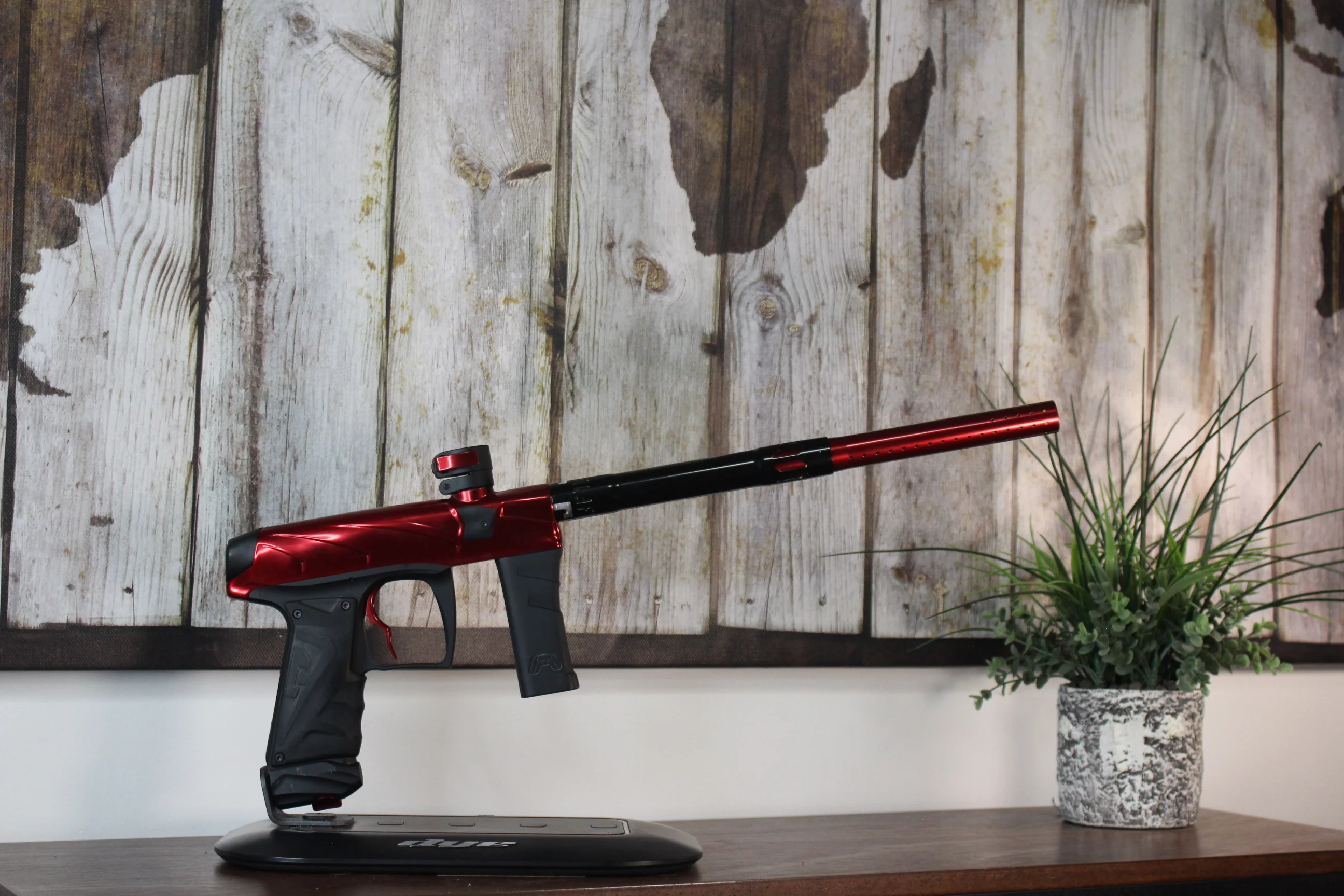 Field One Force V2 - Red/Black