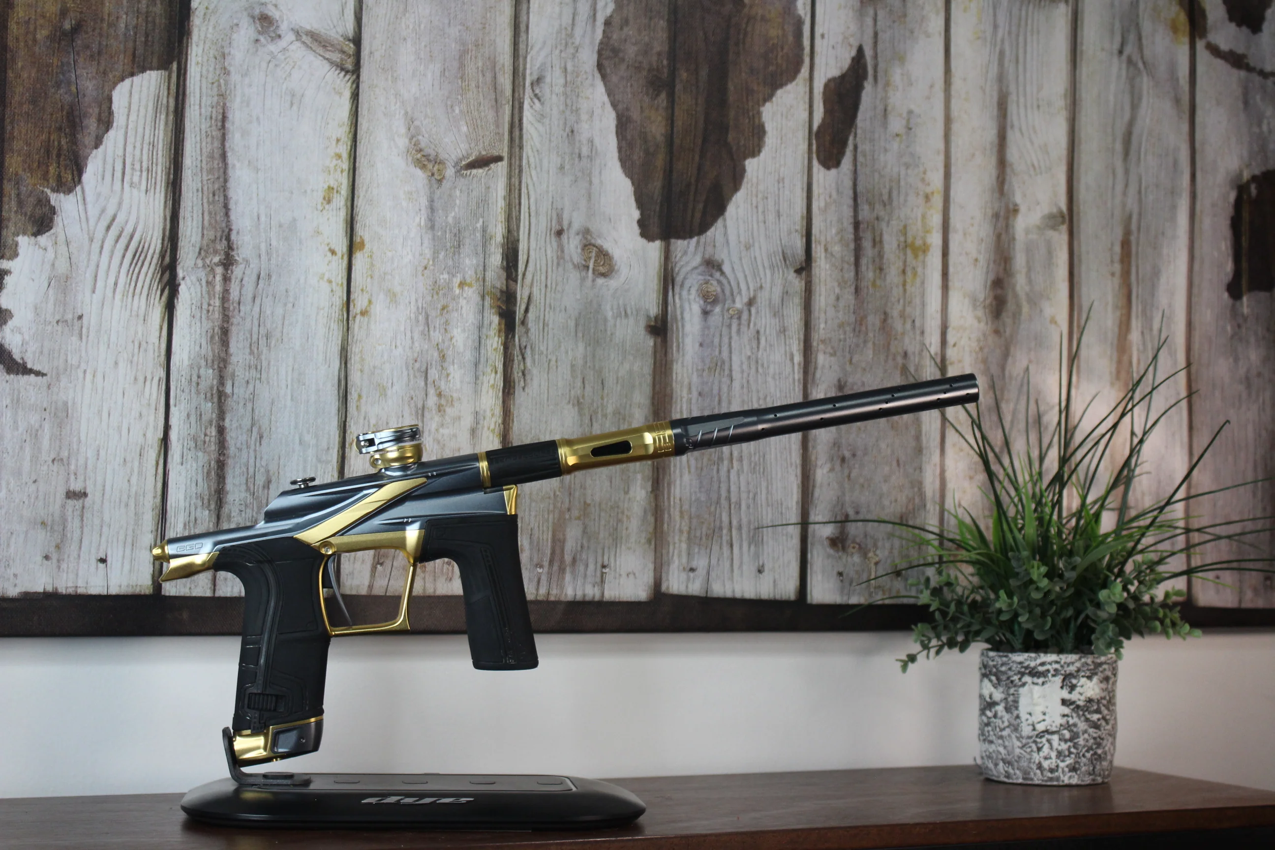 Planet Eclipse LV2 - Grey/Gold